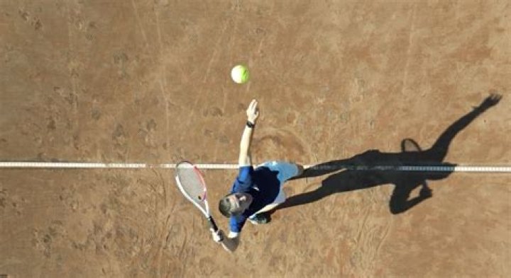 Can you play a let serve in tennis?