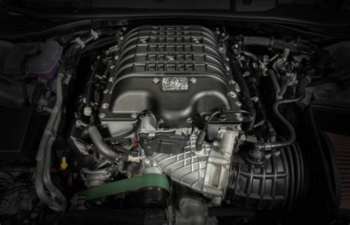 What engine is in the 40th anniversary Mustang?